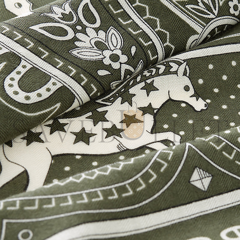 HERMES CHEVAL DE COEUR BANDANA SHAWL 140 H244259S 02 HERMES CHEVAL DE COEUR BANDANA SHAWL 140 H244259S 02